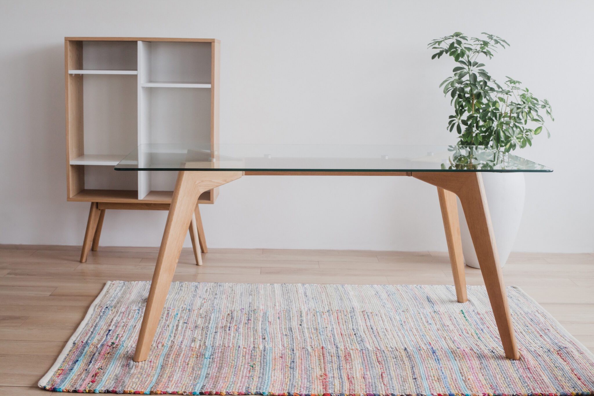 Glass table with plant and wood legs